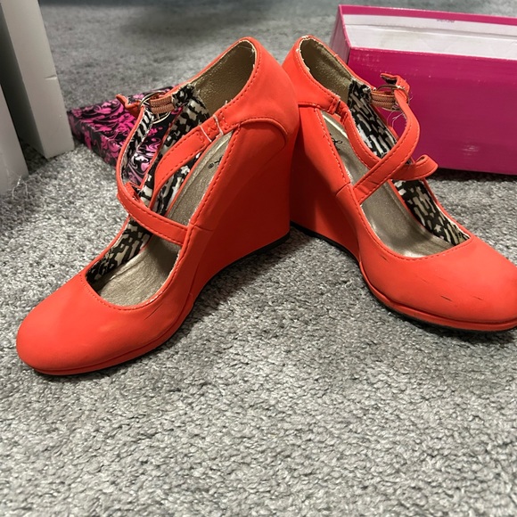 Cupid size 7.5 Tangerine Wedges - Picture 6 of 6